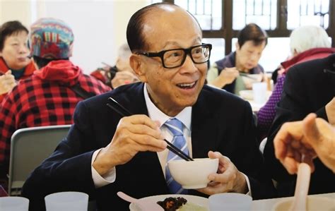 李嘉誠居所|養生之道 │ 96歲李嘉誠精神奕奕，網上互動顯活力！揭秘首富6大。